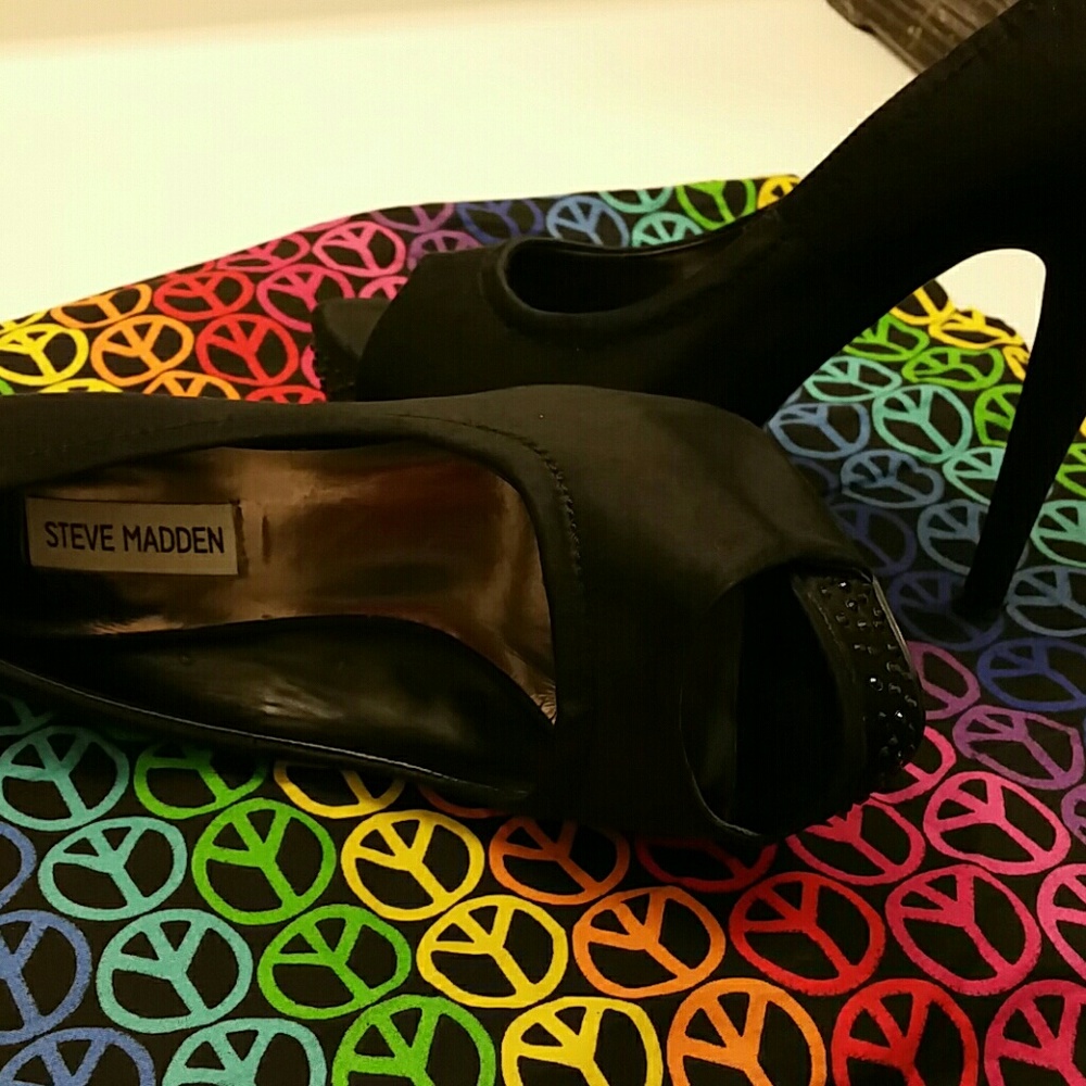 Sexy black pump!